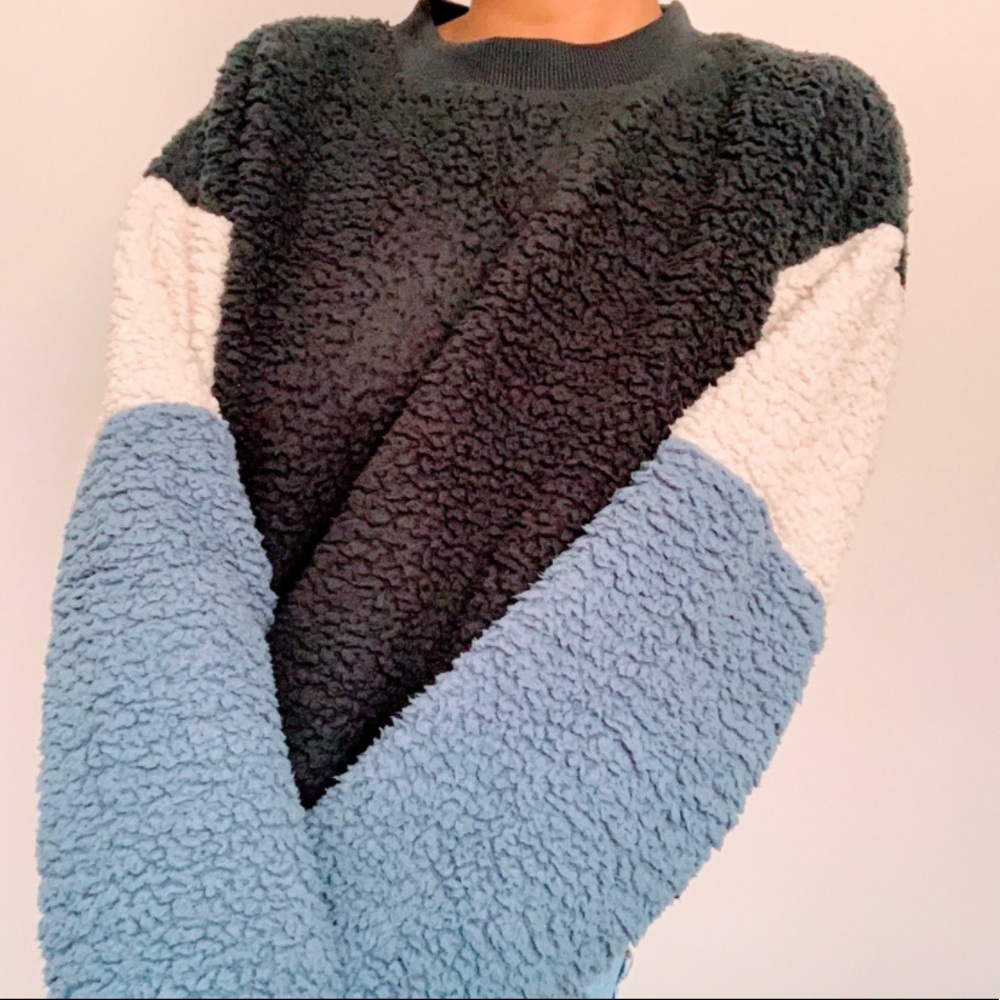 Fall Winter Fluffy Color Block Crew Neck Sherpa Sweater Top in Blue, White (S)